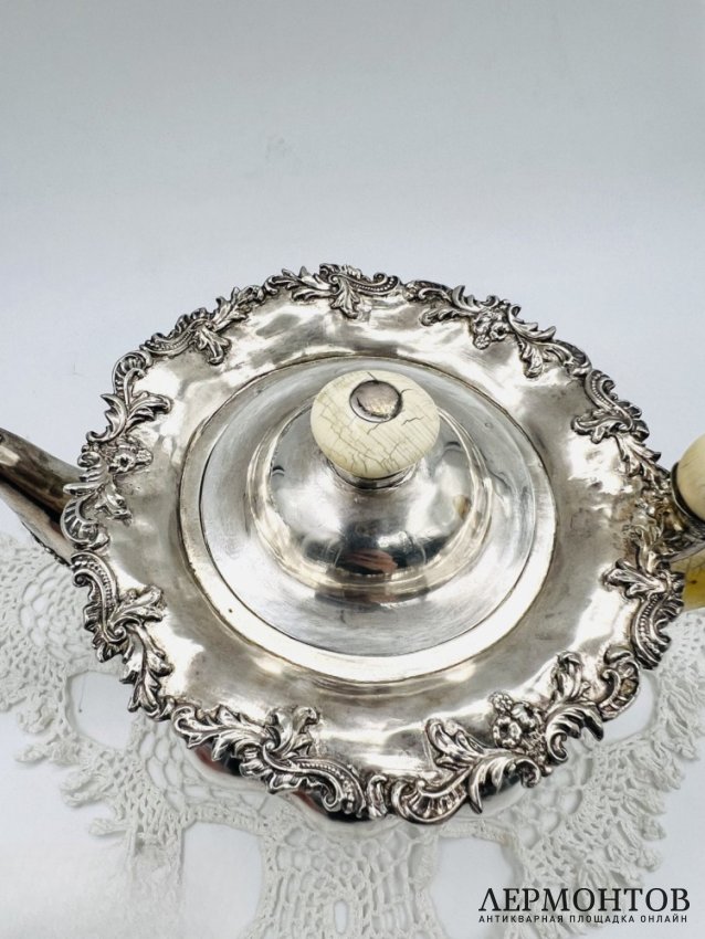 Чайник с цветочным декором. Серебро 84 пробы, кость, Россия, 1843 год