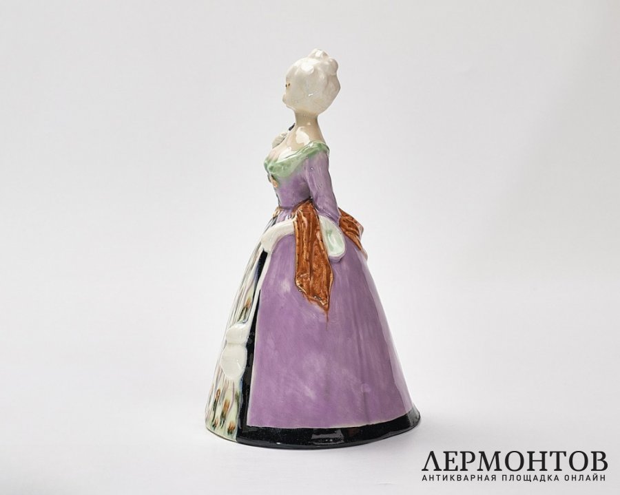 Статуэтка «Дама с платком». Майолика, Graniton, Чехословакия, 1920-е годы
