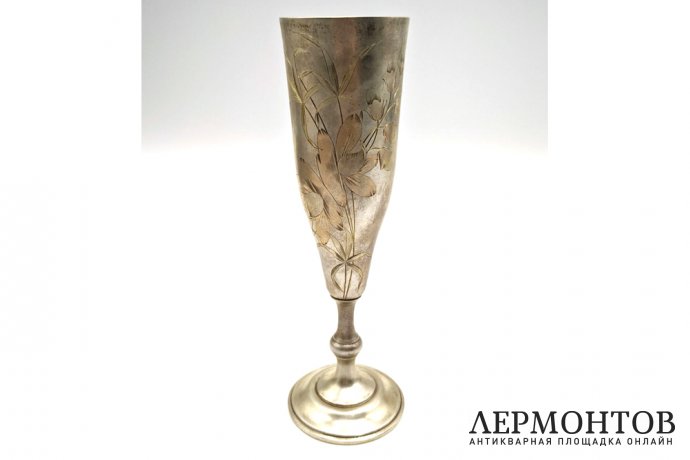 Фужер для шампанского Букет цветов. Серебро 84 пробы. Российская империя, 1908-1917. 