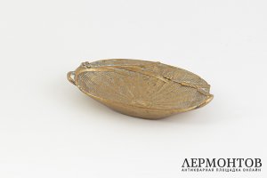 Лоток для мелочей овальной формы с ручками. Австрия, Вена, 1 пол. 20 в. Бронза.