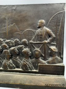 Скульптура «Выступление В. И. Ленина на Путиловском заводе 12 мая 1917 года». Бронза, скульптор Г. А. Черниенко, СССР, конец 20 века