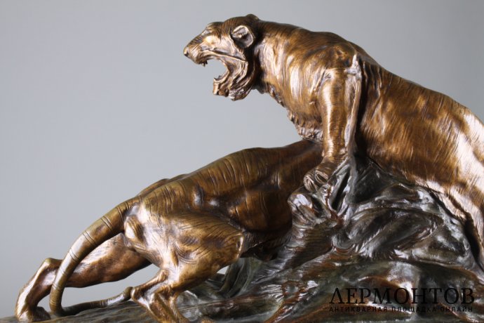 Скульптура. Схватка двух тигров. Edouard Drouot. Бронза, золочение. Франция