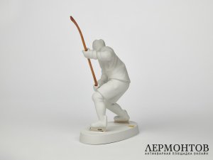 Статуэтка «Хоккеист». Бисквитный фарфор, Royal Dux, Чехословакия
