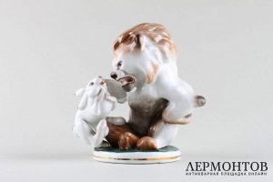 Статуэтка Заяц во хмелю. СССР, ЛФЗ, автор Б.Я. Воробьев, 1950-е гг. Фарфор.