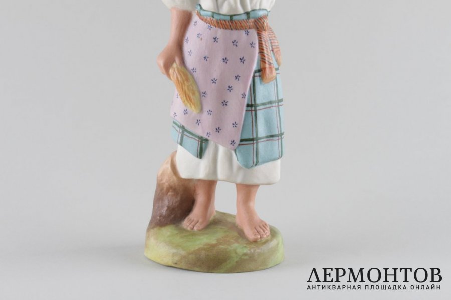 Статуэтка Украинка. Россия, Дмитровский фарфоровый завод, 1926-1930 гг. Бисквит.