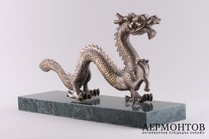 Скульптура Дракон. Китай, 2 половина 20 в. Бронза, литье. Камень, полировка.