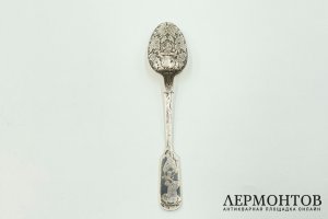 Ложка Медведь и собака. Россия, Великий Устюг, М. И. Кошков, 19 в. Серебро 84 пр.