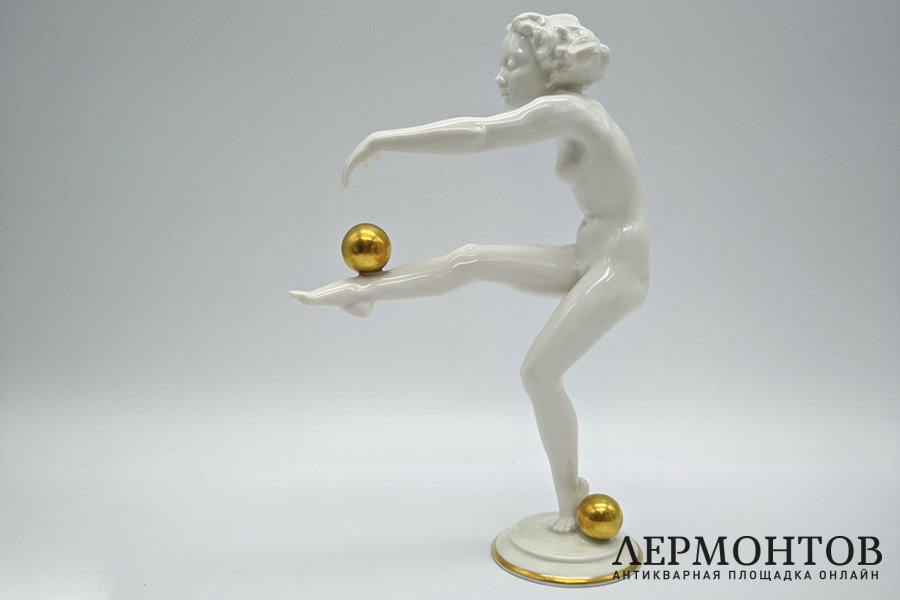 Статуэтка Девушка с мячом, ар-деко. Фарфор. Германия, Hutschenreuther, 1955-1968