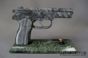Модель пистолета. Мрамор, змеевик, бронза. Россия, Урал, ХХ век. 