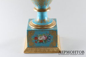 Ваза. Франция, Севрская мануфактура.  Фарфор, бронза.