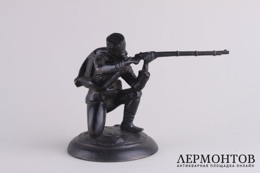 Скульптура. Стрелок с колена. Чугун. Касли. Российская империя. 1900 г.