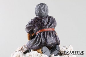 Скульптура Музыкант Чукча. Камнерезная работа. Екатеринбург.