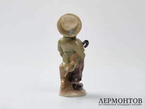 Статуэтка «Мальчик в шляпе». Фарфор, Wagner & Apel, серия Bertram, Германия, 1930–194