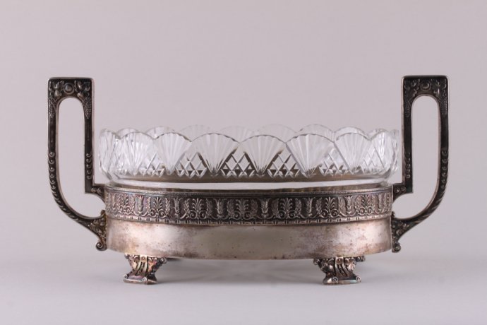 Конфетница в классическом стиле. Серебро 84 пробы, хрусталь.  Россия, до 1917 г.