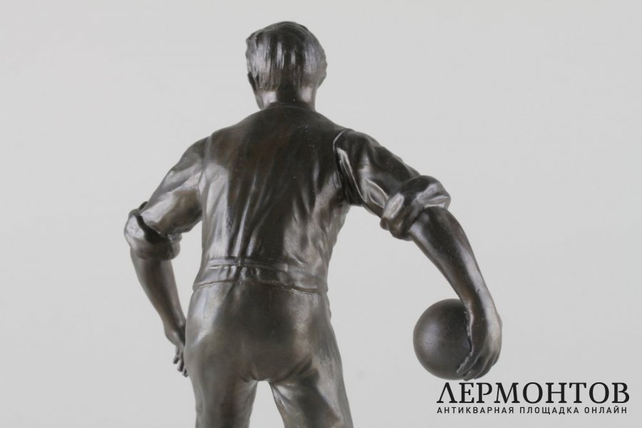 Статуэтка Боулингист. Зап. Европа, 1930-1940-е гг. Металл, патинирование. Камень.