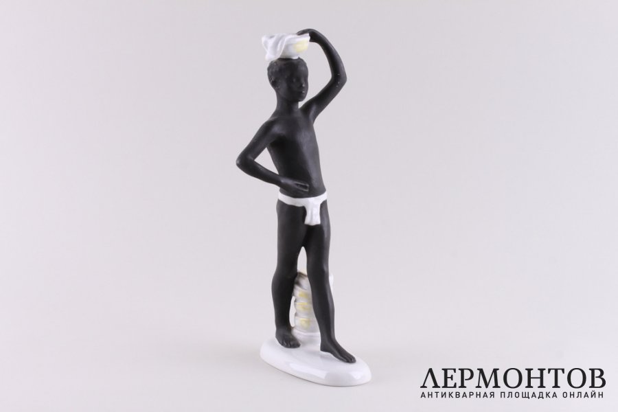 Статуэтка Африка.  СССР, ЛФЗ, скульптор Столбова, худ. Орлова, 1950-60е гг. Фарфор.