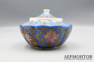 Сахарница с цветочной росписью. Россия, фабрика Сафронова, 1820-1840-е гг. Фарфор.