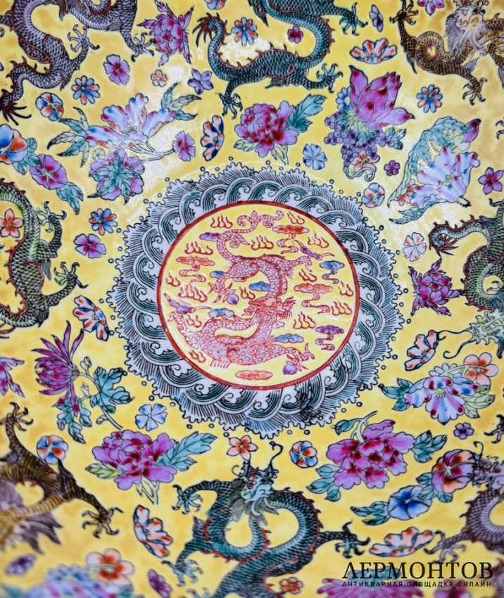 Большая пиала с драконами в коробке. Фарфор «яичная скорлупа», роспись, Китай, 1950-е