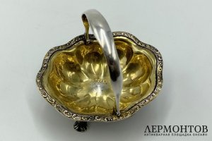 Солонка с ручкой. Россия, 1 половина 19 века. Серебро 84 пробы.