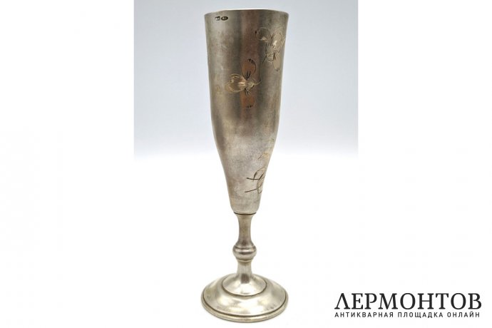 Фужер для шампанского Букет цветов. Серебро 84 пробы. Российская империя, 1908-1917. 