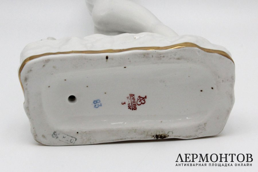 Статуэтка Девочка, входящая в воду. Фарфор, роспись. СССР, Дулево, 1960 г. Гатилова.