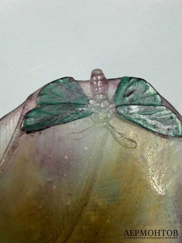 Вазочка «Ящерица и бабочка». Хрусталь pâte de verre, Daum, Франция, 1980-е годы