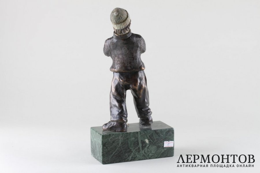 Скульптура Продавец газет. Западная Европа, 1920-1930-е гг. Бронза, кость.