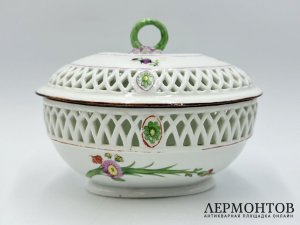 Ваза для десерта. Россия, Ф. Гарднер, 18 век. Фарфор, роспись.