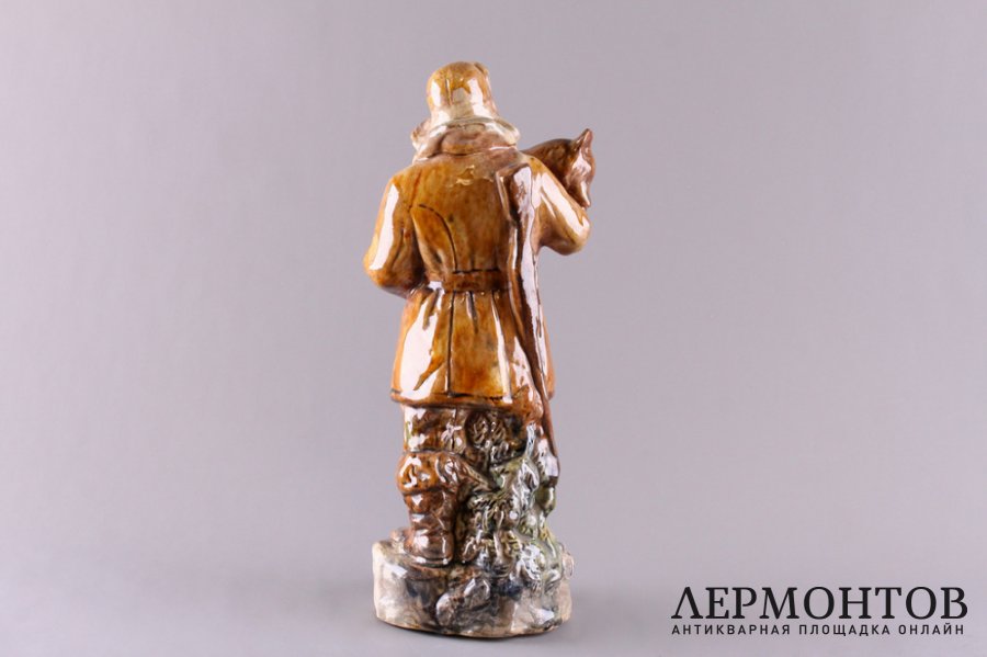 Статуэтка Охотник с лисицей, СССР, 20 в. Гжель