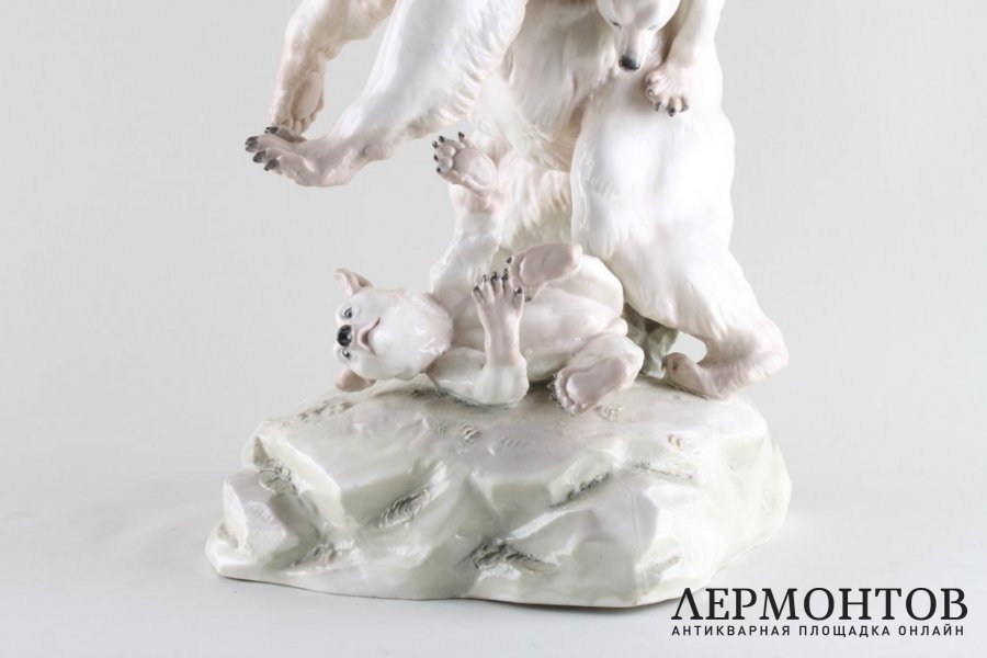 Скульптура Медведица с медвежатами. Фарфор, роспись. Германия, Фолькштедт, 1900-1930-