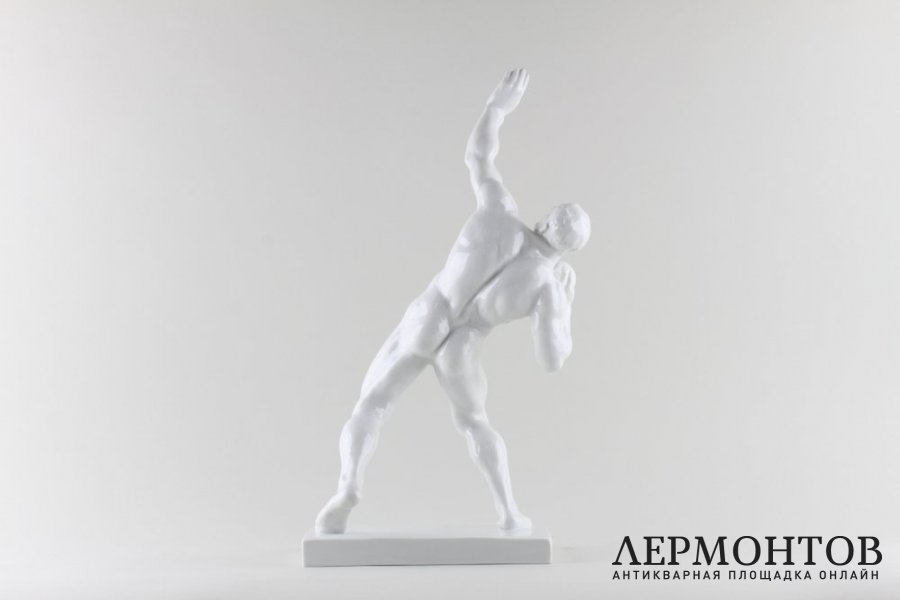 Статуэтка Метатель ядра. Фарфор.  Фабрика Herend, Венгрия, 1950-е годы.