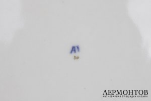 Парные декоративные тарелки с цветочной росписью. Россия, завод Попова, 2 пол. 19 в.