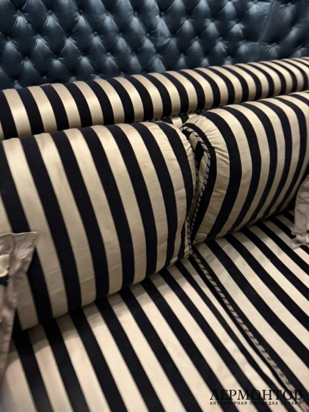 Трёхместный диван «Stripe» в стиле ар-деко. Zanaboni, Италия, 2000–2010-е годы