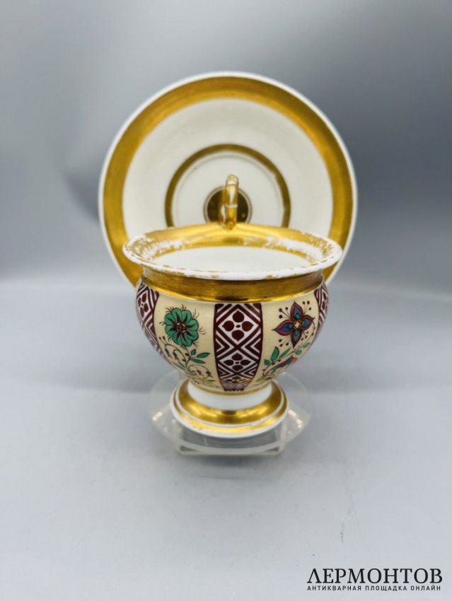 Чайная пара в стиле ампир с маскароном. Фарфор, роспись, золочение, предположительно Россия, конец 19 века