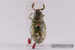 Елочная игрушка Жук в красных сапожках. Европа, конец XIX-начало ХХ века.
