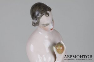 Скульптура Обнаженная девушка с ланью. Зап. Европа, 1 пол.20 в. Фарфор, роспись.