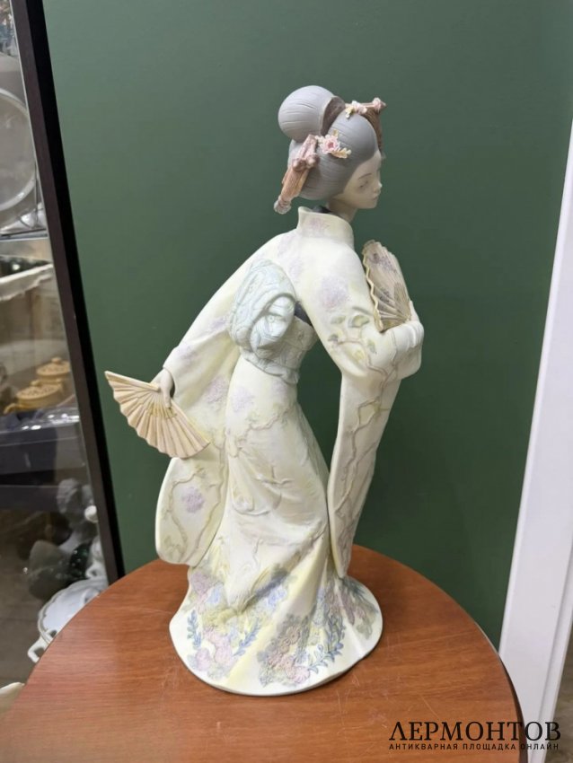 Скульптура «Японская элегантность». Фарфор грес, Lladro, скульптор José Puche, Испания, 2005–2006 годы