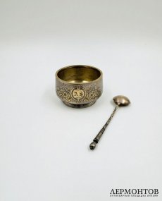 Солонка с ложечкой. Серебро 84 пробы, золочение, Г. Сбитнев, Россия, 1895 год