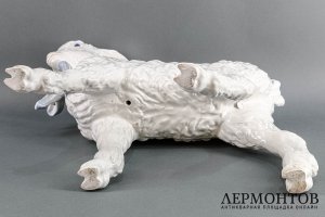 Большая статуэтка Козленок. Фарфор, роспись. СССР, Дулево, А.Г. Сотников, 1950-1960е.