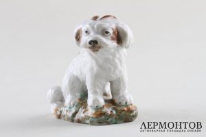Статуэтка Русская болонка. Россия, фарфоровый завод А. Попова, кон. 19 в. Фарфор.