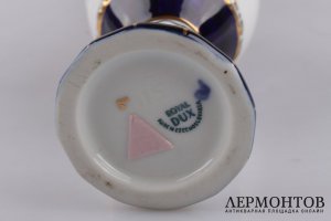 Статуэтка. Амфора с одной ручкой. Фарфор, роспись. Royal Dux Bohemia, XX век.