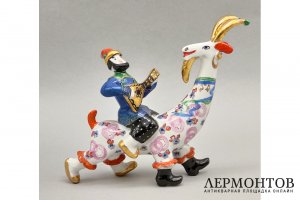 Статуэтка Потеха. Скоморох на козле. Ск. Чечулина Г.Д. Фарфор, роспись. Дулево, 1976