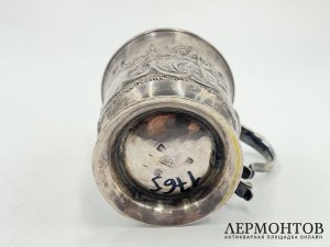 Кружка с растительным орнаментом. Англия, Лондон, 1765 год. Серебро, выколотка.