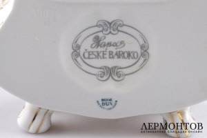 Часы настольные белые. Фарфор, роспись. Royal Dux, XX век.