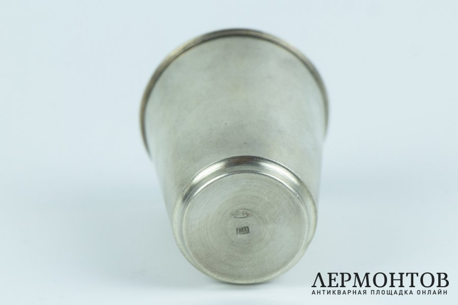Стопка с флоральным рисунком. Серебро 84 пр. Россия, Кострома. 1908-1917 гг. 