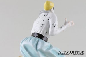 Фигурка Клоун со скрипкой. Фарфор. Aelteste Volkstedter Porzellanfabrik, Германия.