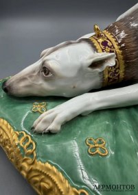 Статуэтка «Русская борзая на подушке». Фарфор, роспись, золото, Meissen, Германия