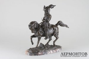Скульптура Рыцарь, обнажающий меч. Бронза. Европа, 20 век.