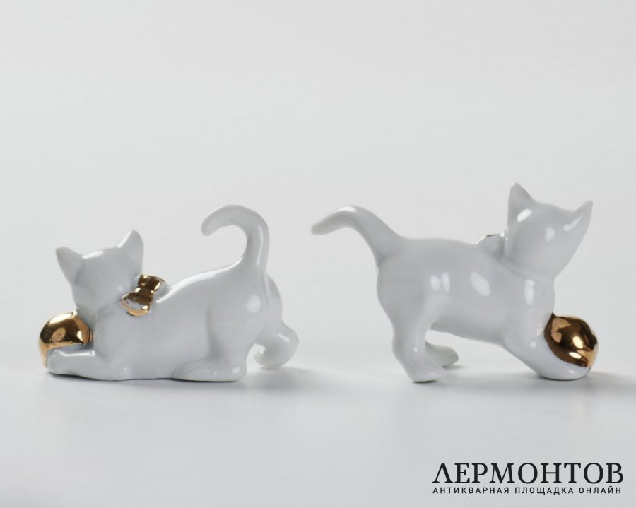 Статуэтка «Котёнок с золотым мячом». Фарфор, Metzler & Ortloff, Германия, 1950–1970-е годы