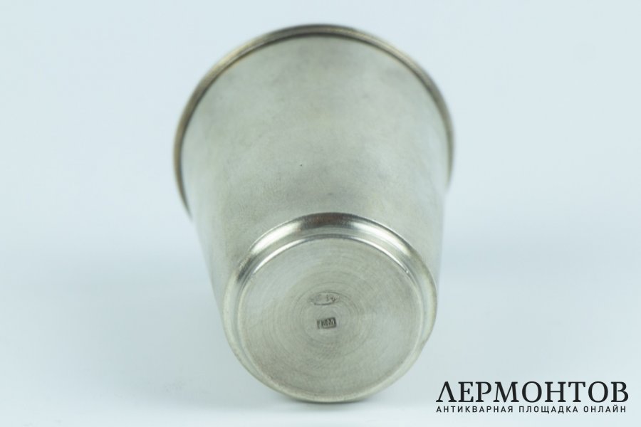 Стопка с флоральным рисунком. Серебро 84 пр. Россия, Кострома. 1908-1917 гг. 